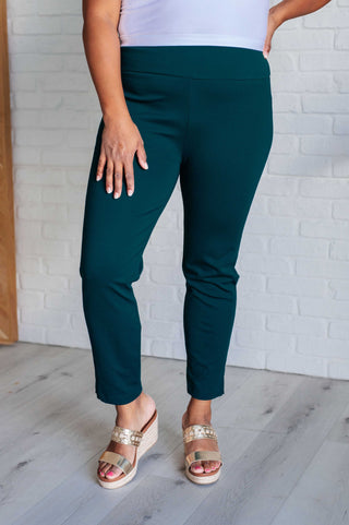 Magic Ankle Crop Skinny Pants in Hunter Green Ave Shops