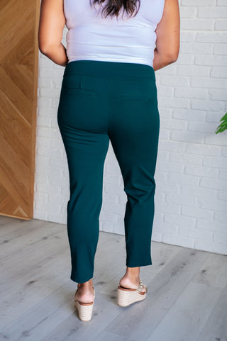 Magic Ankle Crop Skinny Pants in Hunter Green Ave Shops