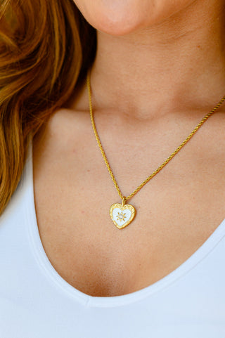 Sacred Heart Pendant Necklace - Fashion Are Us 